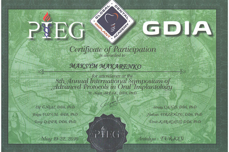 Макаренко Максим імплантолог