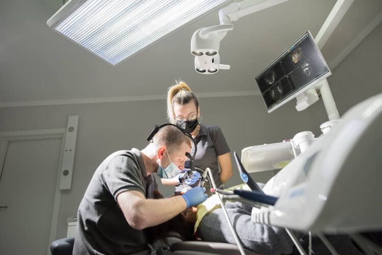 стоматология Максима Макаренко