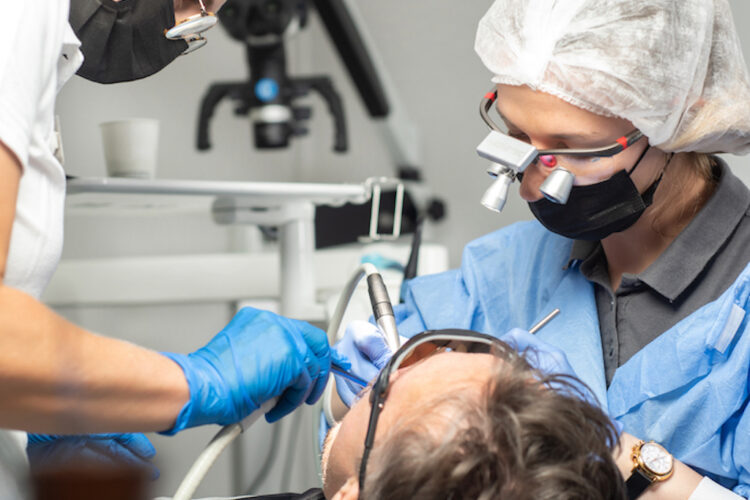 стоматология Максима Макаренко