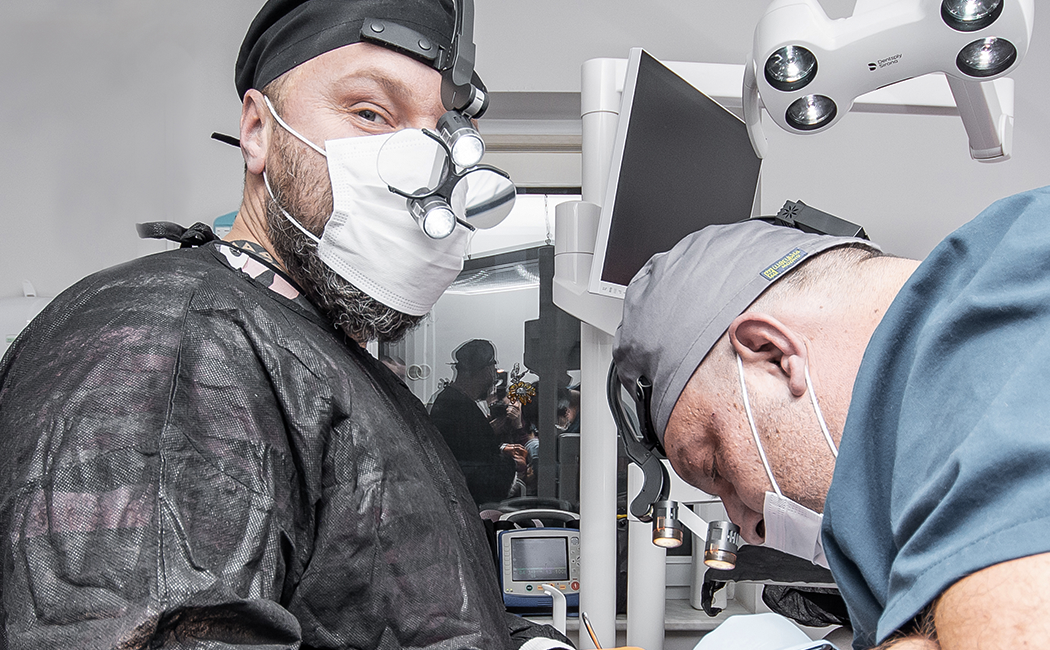 Імплантація та протезування коронками e.max