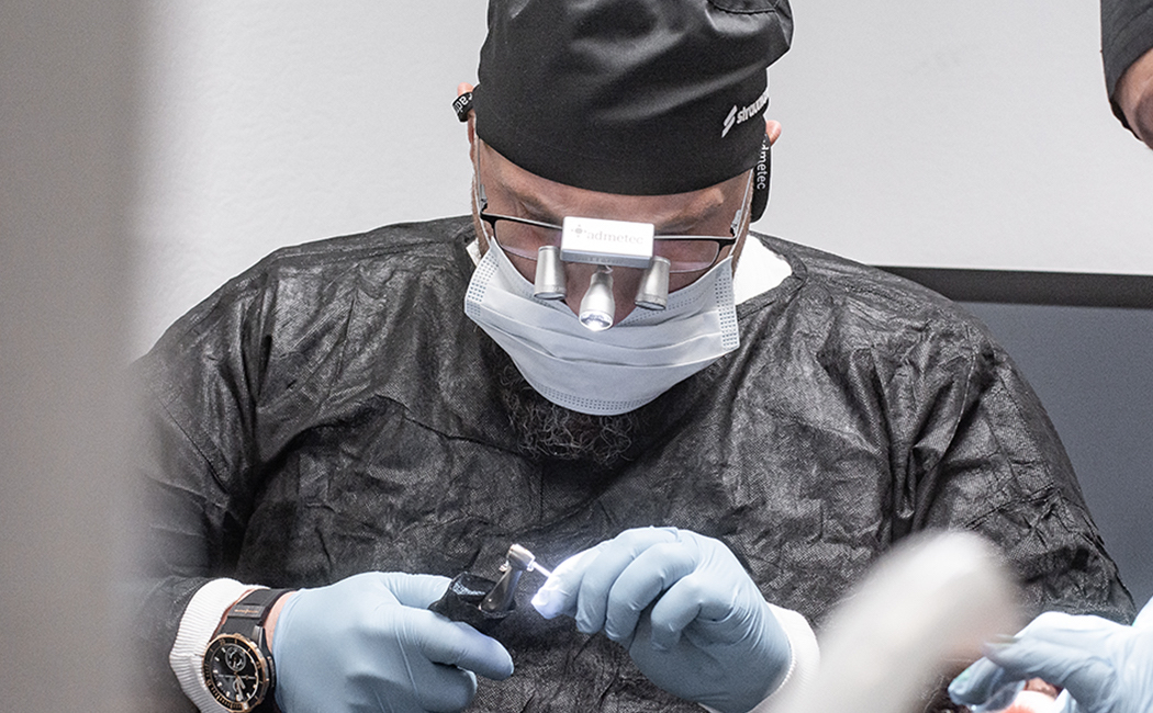 Імплантація та протезування коронками e.max