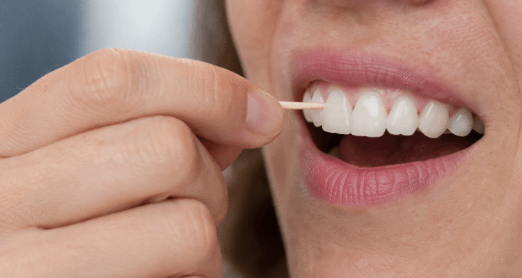 Чешеться або свербить зуб, що це і що робити